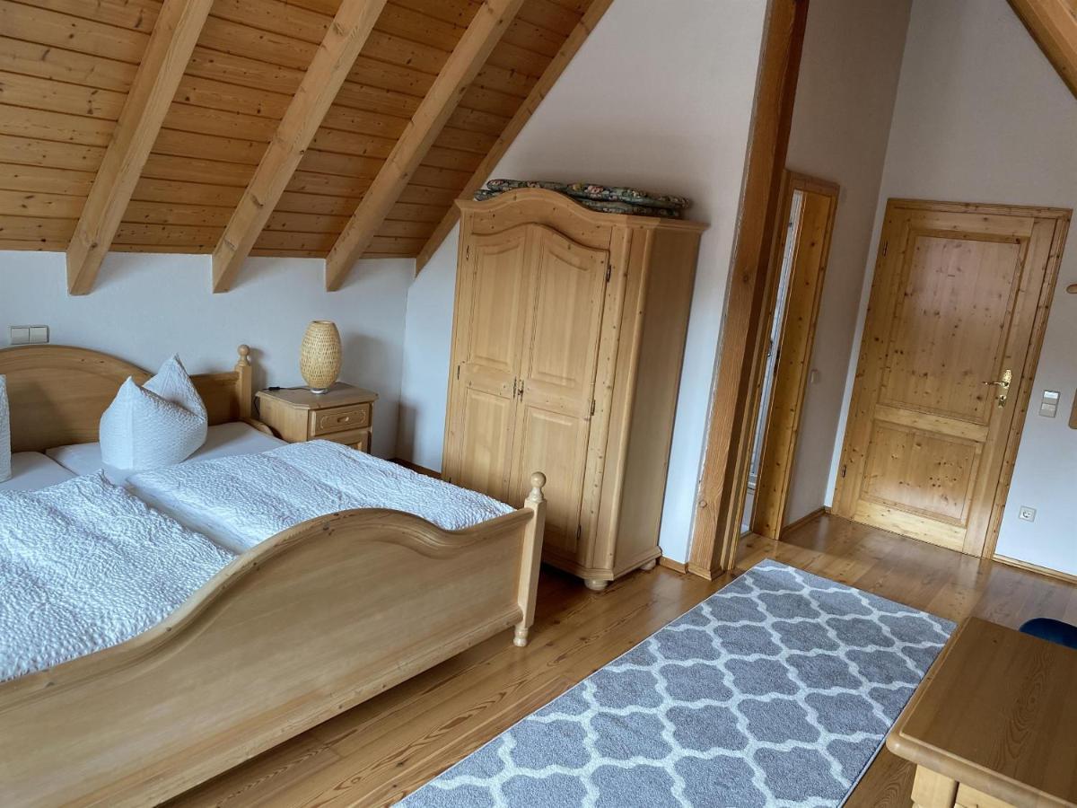 Gaestehaus Winzerhof Bader Heuchelheim-Klingen ภายนอก รูปภาพ
