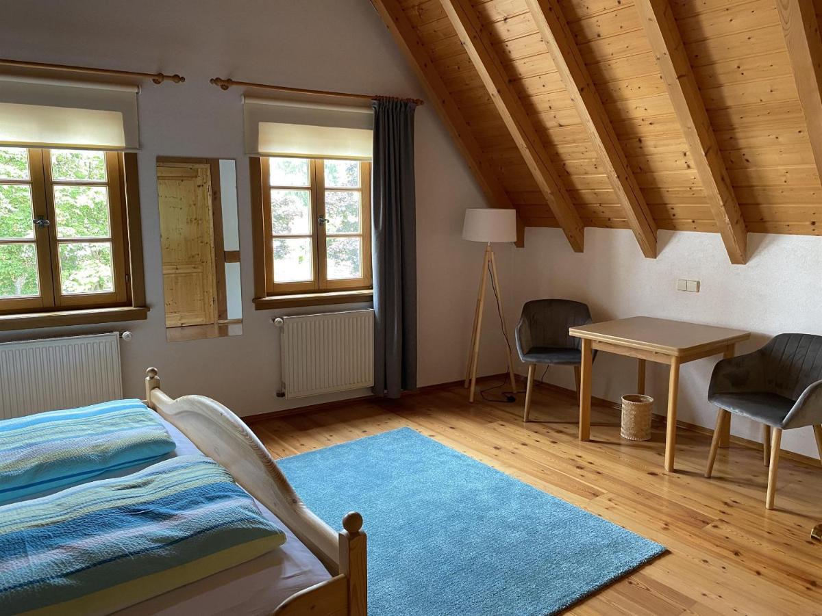 Gaestehaus Winzerhof Bader Heuchelheim-Klingen ภายนอก รูปภาพ